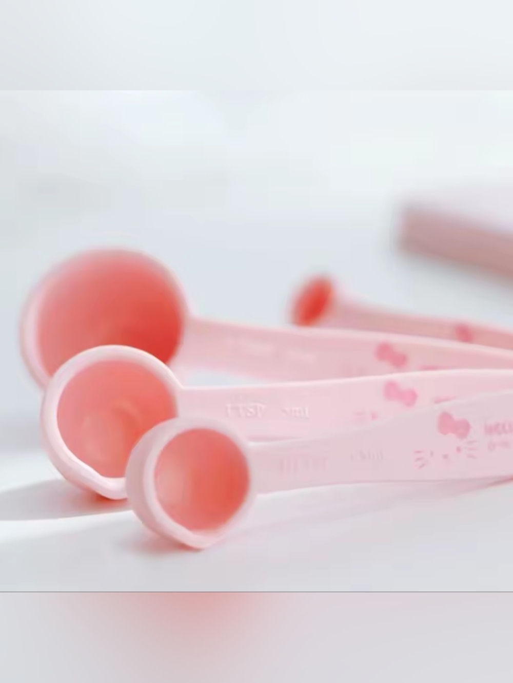 EXCLUSIVE - Hello Kitty Officially Licensed Measuring Spoons Set - Picture 3 of 7